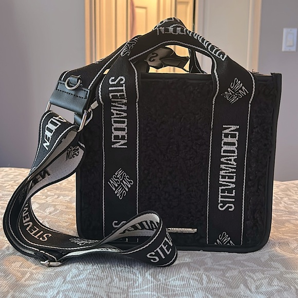 Steve Madden Handbags - ✨ STEVE MADDEN ✨ Spellout Black Fuzzy Sherpa Small Tote Bag With Crossbody Strap